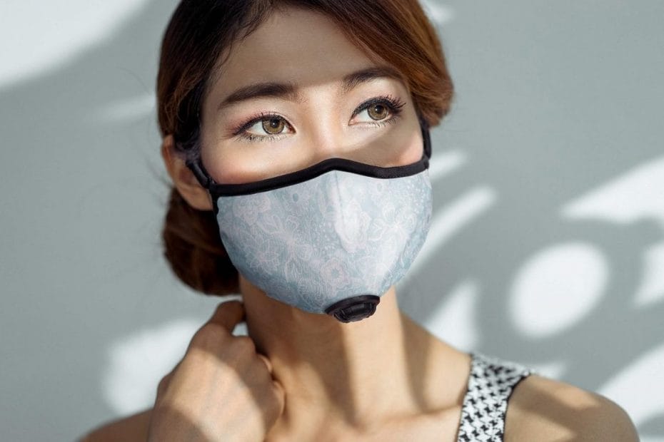Woman wearing Styleseal Mask
