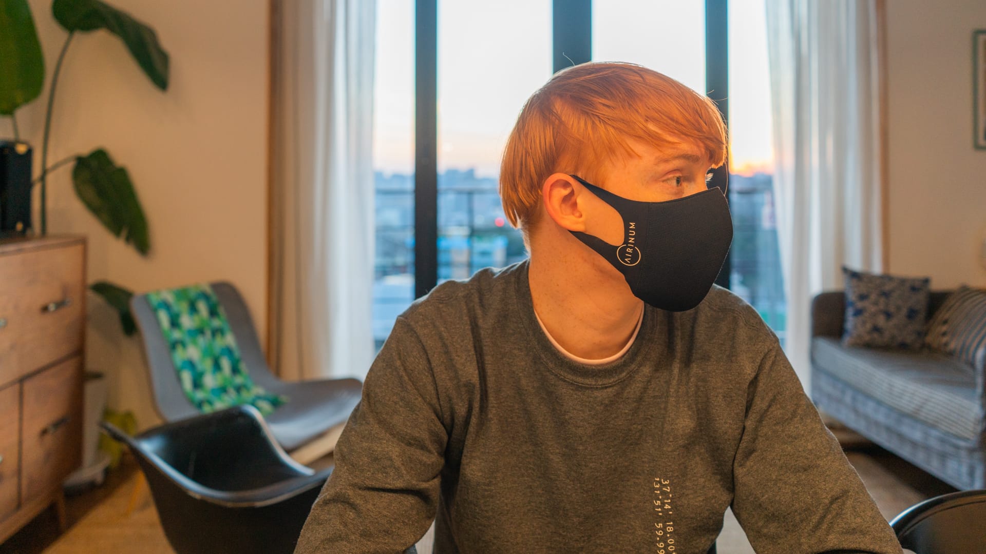 Side view of Airinum Lite Mask