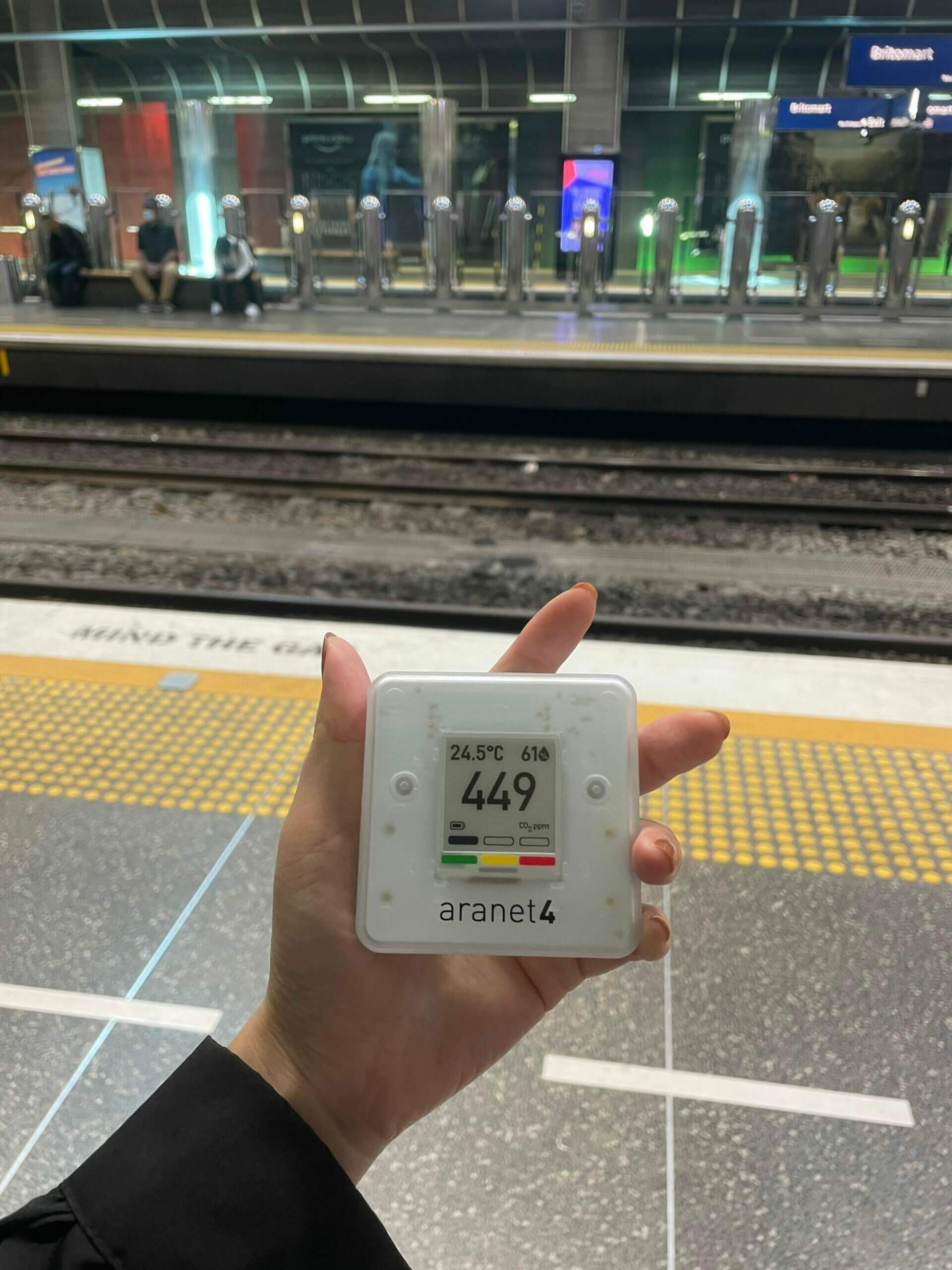 Aranet4 Home Review - The Best Carbon Dioxide Monitor? 10 Aranet4 Train Station Reading