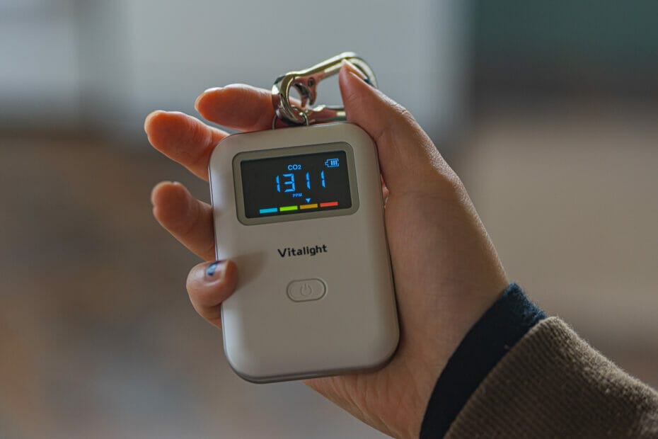 Vitalight Mini Co2 Detector Review - An Affordable Alternative? 1 Vitalight CO2 Monitor