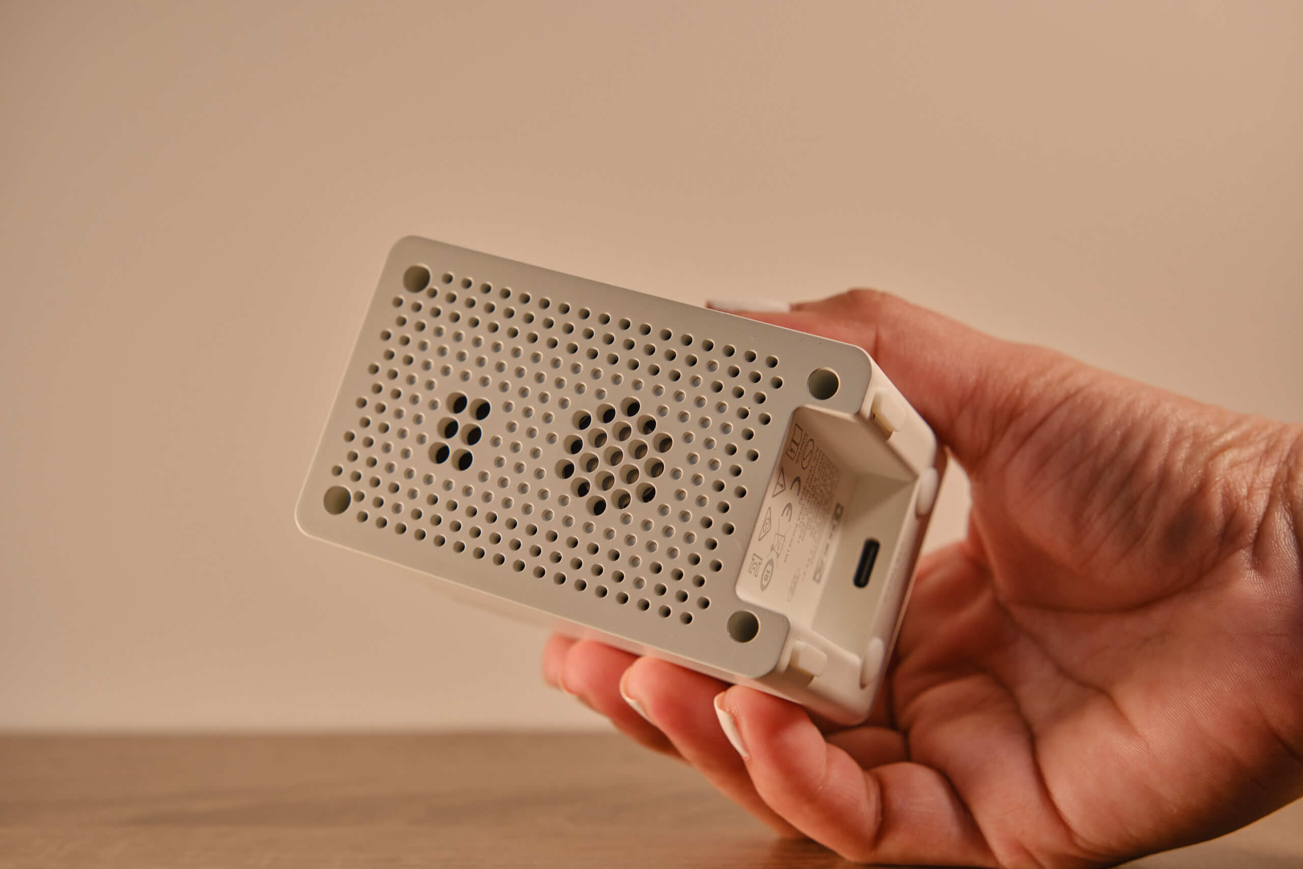 Ikea Vindstyrka Indoor Air Quality Monitor Review 9 IKEA Vindstyrka USB Port