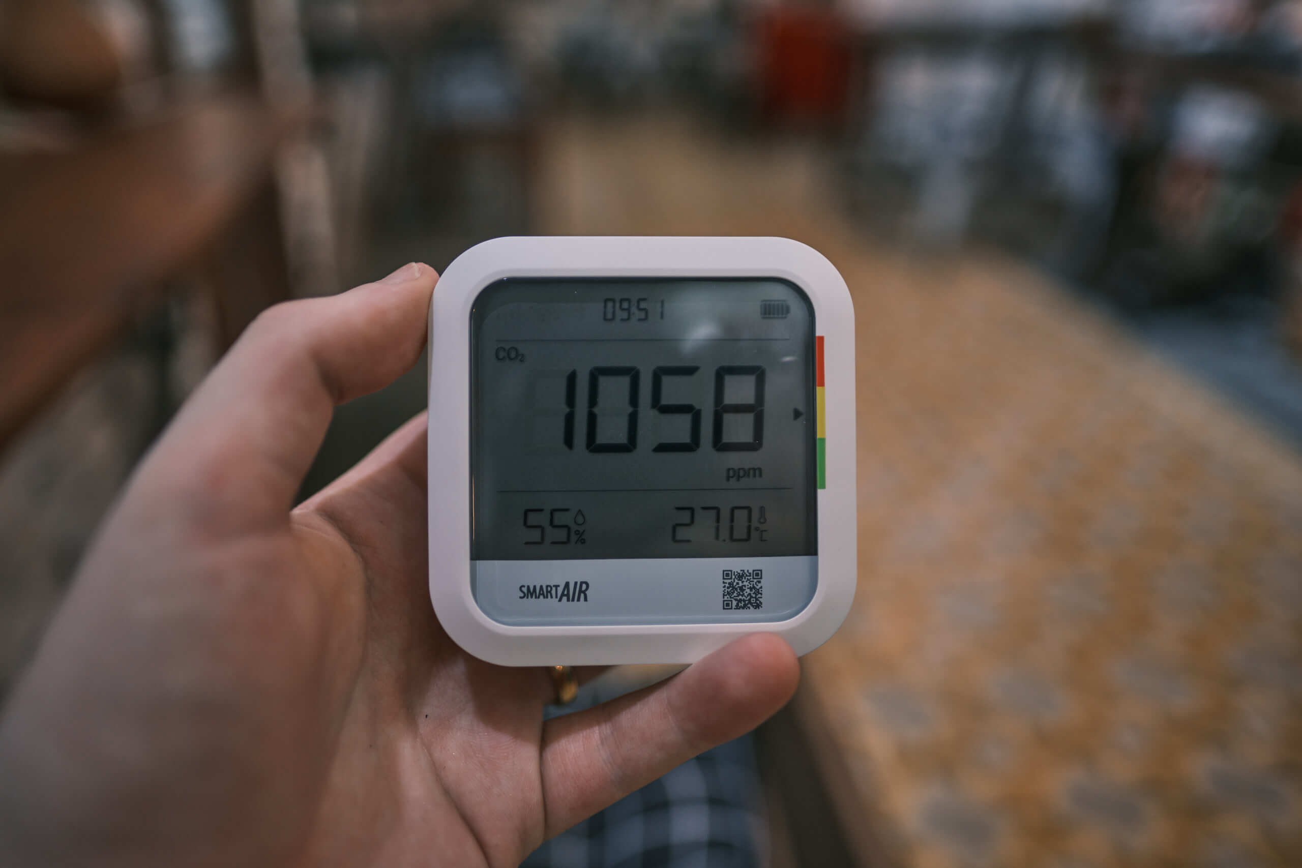 SmartAir Co2 Monitor in Hand